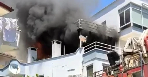 Balkonda mangal keyfi facia ile sonu&ccedil;landı: Patlayan t&uuml;p yangına neden oldu
