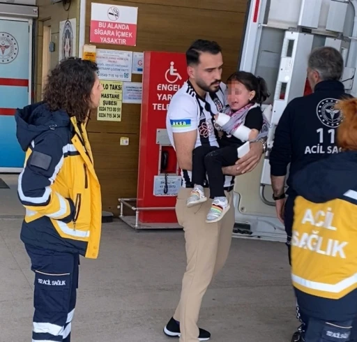 Balkondan düşen çocuk ağır yaralandı
