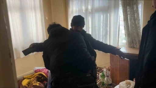 Balkondan tırmanıp girdiği evde 2 g&uuml;n yaşadı
