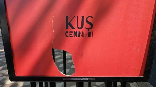 Bandırma’da afişler tahrip edildi
