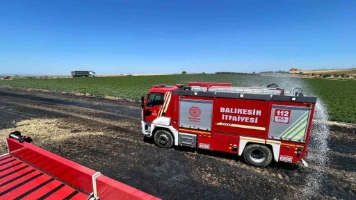 Bandırma&rsquo;da anız ve ekili alanda &ccedil;ıkan yangın s&ouml;nd&uuml;r&uuml;ld&uuml;
