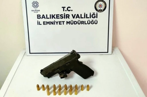 Bandırma’da kaçak sigara ve silah operasyonu
