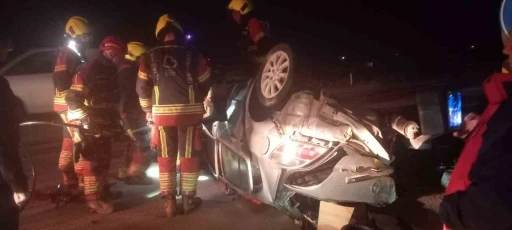 Bandırma&rsquo;da takla atan ara&ccedil;ta 2 kişi yaralandı
