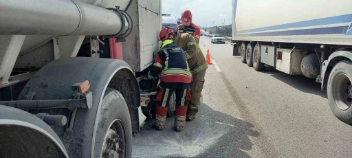 Bandırma&rsquo;da tanker otomobille &ccedil;arpıştı: 2 yaralı

