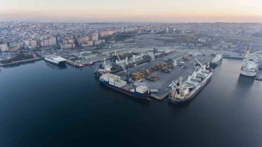 Bandırma Limanı&rsquo;nda 2025&rsquo;te dış ticaret hacmi 2,2 milyar doları aştı

