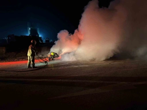 Bandırma-Susurluk karayolunda ara&ccedil; yangını
