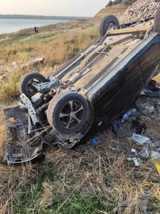 Baraj kenarına uçan otomobildeki 3 kişi yaralandı
