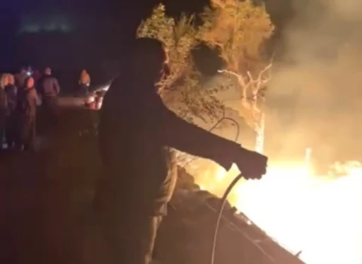 Barakayı kül eden yangın seralara ulaşmadan söndürüldü
