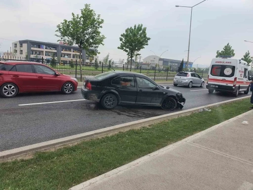 Bariyere çarptı yaralandı
