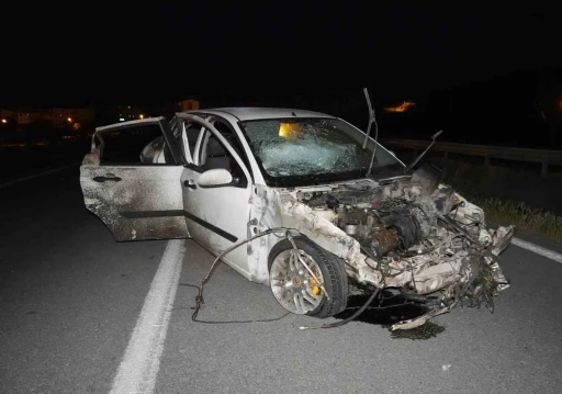Bariyerlere çarpan araçtan fırladı: Kimliği belirsiz kişi olay yerinde can verdi
