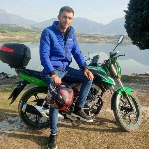 Bariyerlere çarpan genç motosiklet sürücüsü hayatını kaybetti
