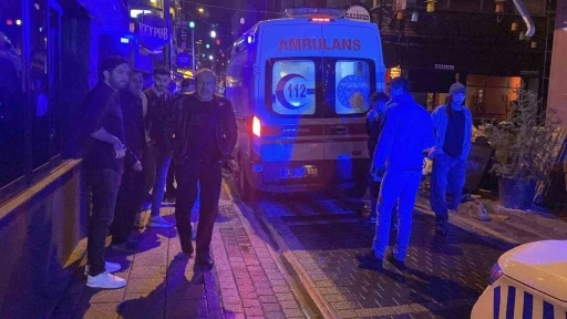 Barlar Sokağı’nda bıçaklı kavga: 1 yaralı
