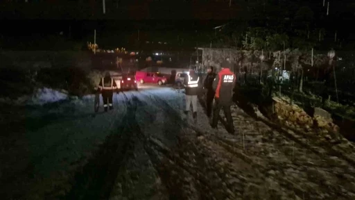 Bartın&rsquo;da kiralık ev ararken ormanlık alana giren &ccedil;ift mahsur kaldı
