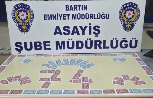 Bartın’da kumar oynayan 4 kişiye 36 bin 988 TL ceza
