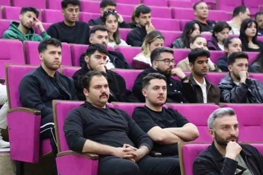 BAR&Uuml;&rsquo;de alanında uzman isimler kadın futbolunda medyanın rol&uuml;n&uuml; anlattı
