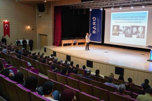 BAR&Uuml;&rsquo;de d&uuml;zenlenen etkinlikte bilim ve mizah buluştu
