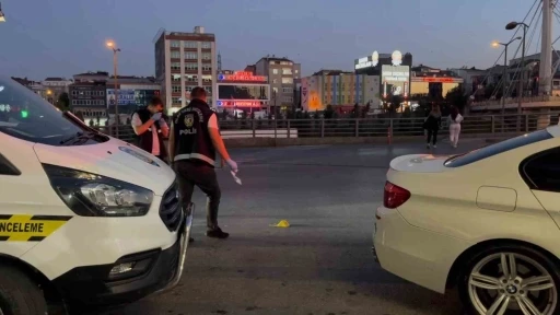 Başakşehir’de alışveriş merkezi önünde silahlı saldırı: 1 yaralı

