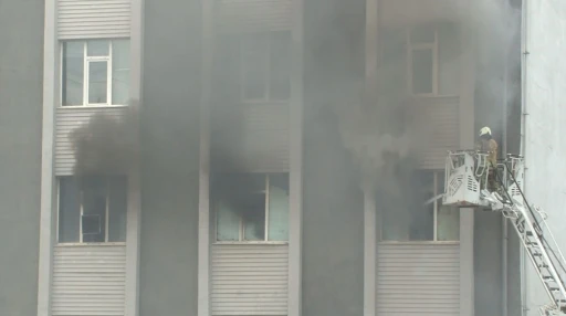 Başakşehir’de çorap imalathanesinde korkutan yangın
