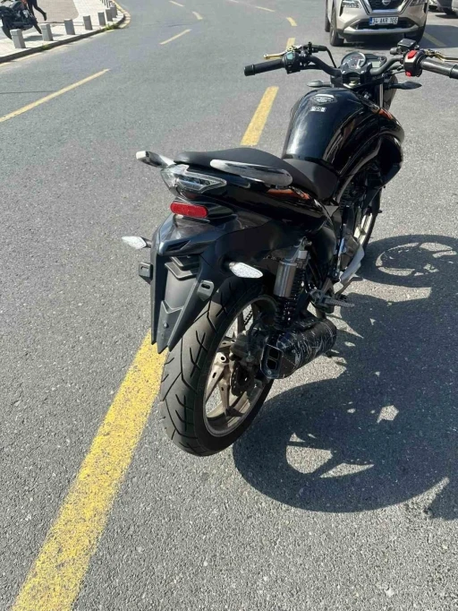 Başakşehir&rsquo;de plakasız ve ehliyetsiz motosiklet s&uuml;r&uuml;c&uuml;s&uuml;ne 131 bin liralık ceza
