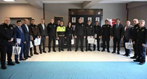 Başarı g&ouml;steren emniyet personeline teşekk&uuml;r belgesi
