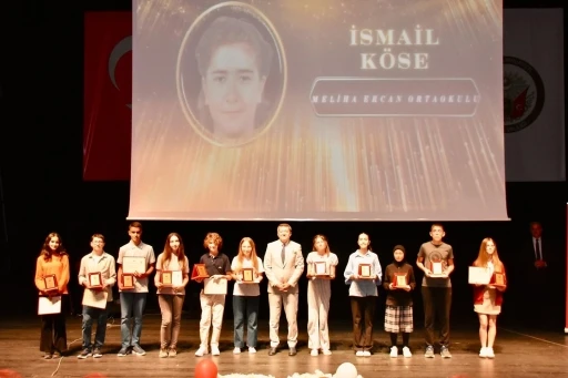 Başarılı öğrencilere ‘Eğitim Başarı Ödülleri’ takdim edildi
