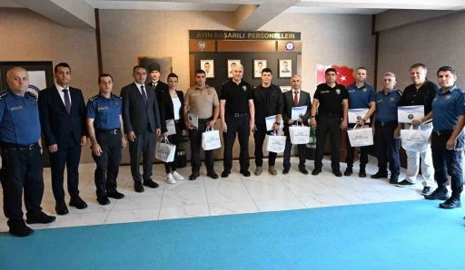 Başarılı Polisler &ouml;d&uuml;llendirildi
