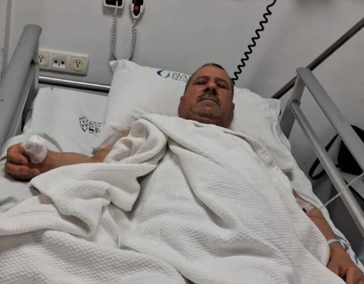Başıboş k&ouml;peklerin saldırısına uğrayan adamın baş parmağı koptu