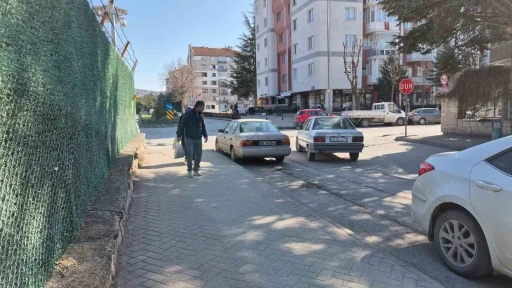 Basılı kalan otomobil kornası pazar g&uuml;n&uuml; vatandaşların kabusu oldu
