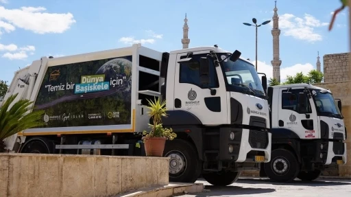 Başiskele Belediyesinden Suriye&rsquo;nin Azez kentine 2 &ccedil;&ouml;p kamyonu hibesi
