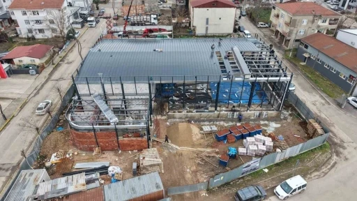 Başiskele Vezir&ccedil;iftliği Kapalı Spor Salonu inşaatı s&uuml;r&uuml;yor
