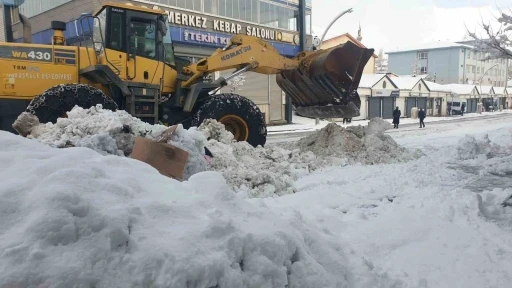 Başkale&rsquo;de 13 yerleşim yerine ulaşım sağlanamıyor
