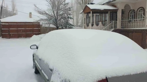 Başkale&rsquo;de 19 yerleşim yerinin yolu ulaşıma kapandı
