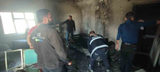 Başkale&rsquo;de ev yangını
