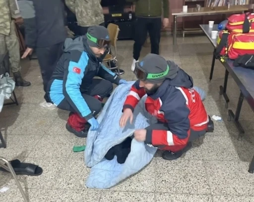 Başkale&rsquo;de hipotermi ş&uuml;phesi olan 2 g&ouml;&ccedil;men kurtarıldı
