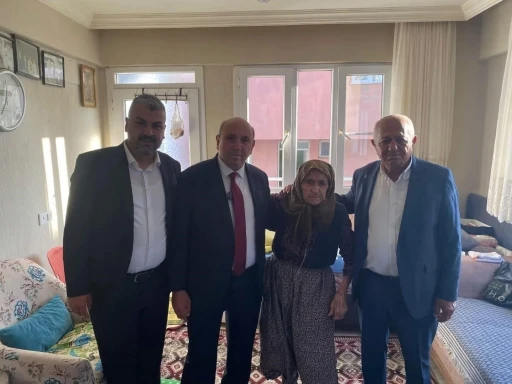 Başkan Akdeniz bayram namazını Afşar Mahallesi&rsquo;nde kıldı
