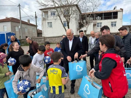 Başkan Akın&rsquo;dan kırsaldaki &ccedil;ocuklara 23 Nisan hediyesi
