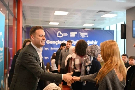 Başkan Akın: "Gen&ccedil;lerimizin her talebi bizim &ouml;nceliğimiz"
