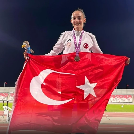 Başkan Albayrak, T&uuml;rkiye rekoru kıran Eskişehirli sporcuyu kutladı
