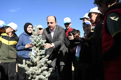 Başkan Altay &quot;Geleceğe Nefes Konya’ya Hayat&quot; programında öğrencilerle fidan dikti
