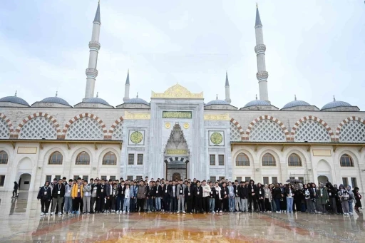 Başkan Altay: "Gen&ccedil; Seyyah projemizle bu yıl 25 bin 920 &ouml;ğrencimizi daha İstanbul ile buluşturacağız"
