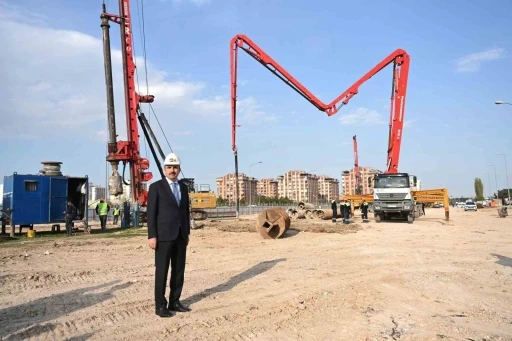 Başkan Altay: "Otogar kavşağında kara yolunu ve raylı sistemi &uuml;ste alacak bir k&ouml;pr&uuml;l&uuml; kavşak &ccedil;alışması y&uuml;r&uuml;t&uuml;yoruz"
