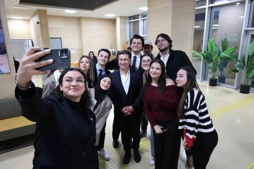 Başkan Aras: "Gen&ccedil;lerden gelen her fikri desteklemeye hazırız"
