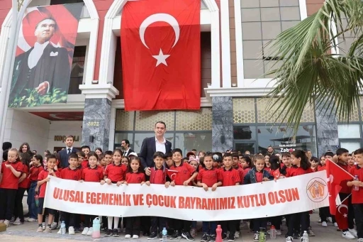 Başkan Arıcı&rsquo;dan 23 Nisan Mesajı: "Geleceğin aydınlık y&uuml;z&uuml;, bug&uuml;n&uuml;n &ccedil;ocuklarıdır"
