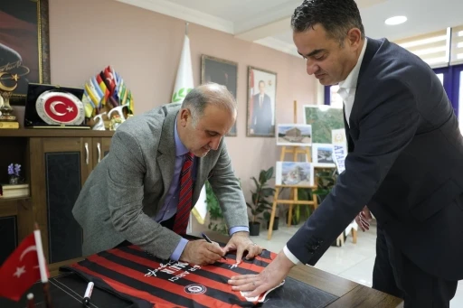 Başkan Arıcı Ko&ccedil;arlı Belediyespor i&ccedil;in seferberlik başlattı
