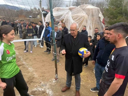 Başkan Arslan, &Ccedil;amlıbel&rsquo;de Voleybol Turnuvasına katıldı
