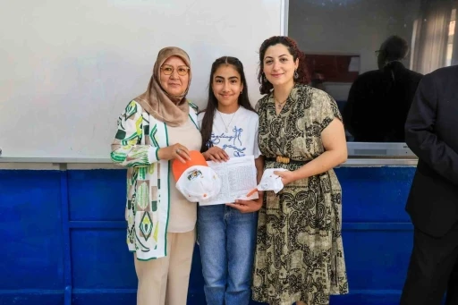 Başkan Arslan &ouml;ğrencilerin karne heyecanına ortak oldu
