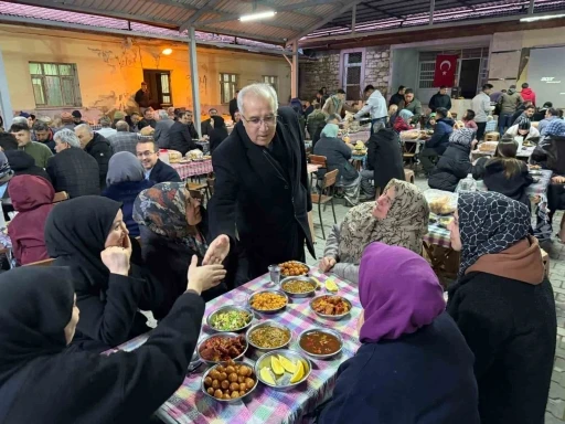 Başkan Arslan son iftarda &Ccedil;amlıbel gen&ccedil;lerinin g&ouml;n&uuml;l sofrasına konuk oldu
