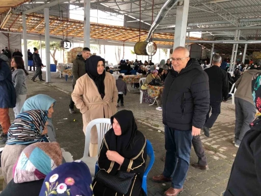 Başkan Arslan umreden d&ouml;nen hemşehrilerini karşıladı
