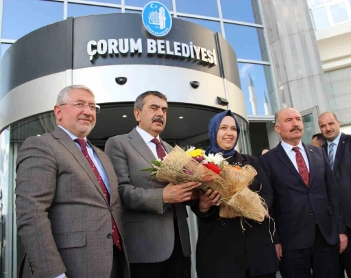 Başkan Aşgın taleplerini Bakan Tekin’e iletti

