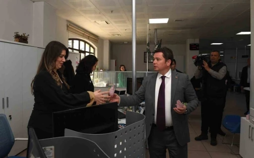 Başkan Aydın mesai arkadaşlarının Kadınlar Günü’nü kutladı
